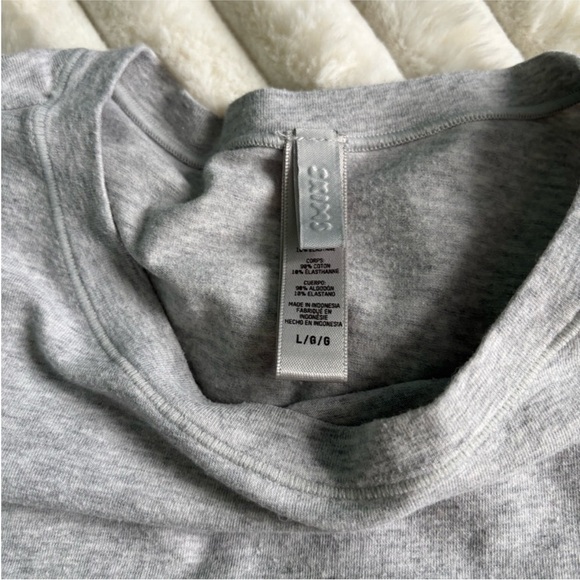 SKIMS tshirt - Picture 2 of 2